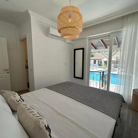 Yolo Private Pool Villa *