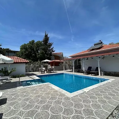 Yolo Private Pool