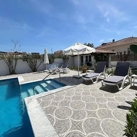 Yolo Private Pool *